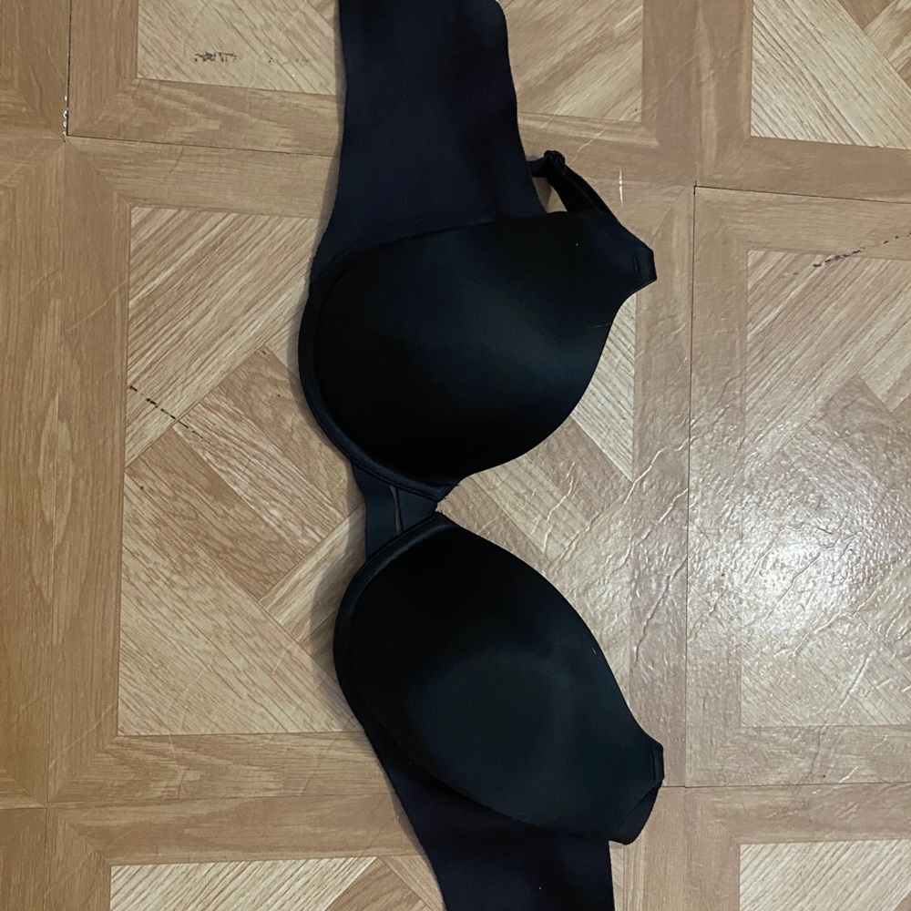 Black t shirt bra